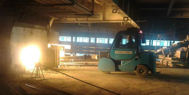 完美智能推料车成功进军冶炼行业