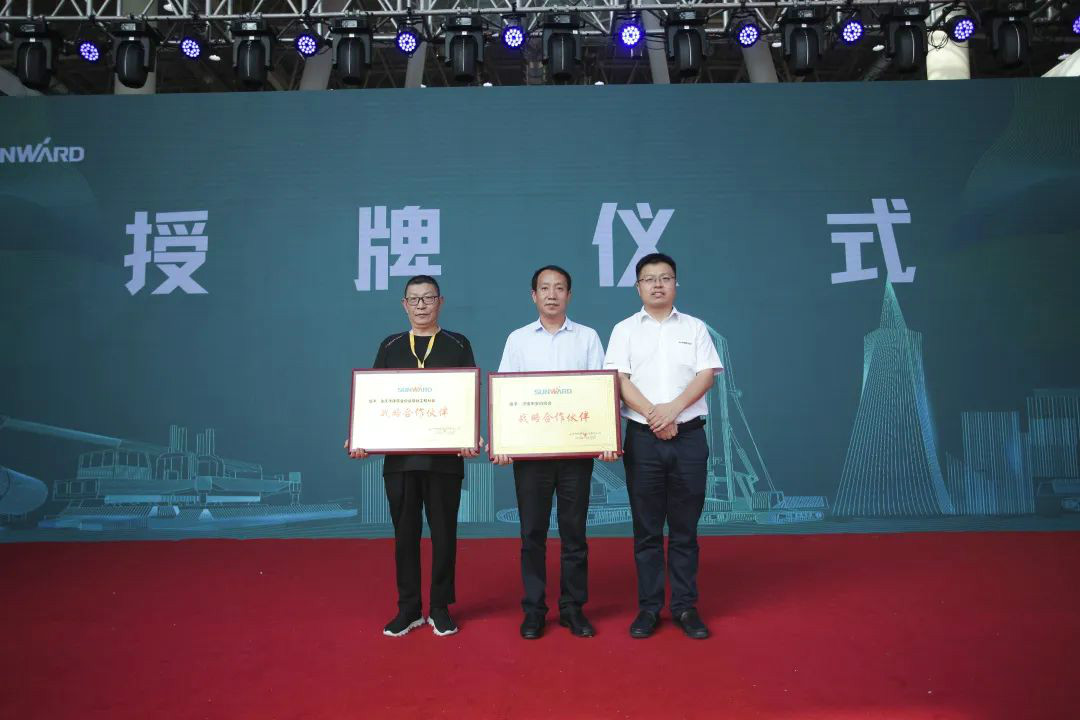 完美智能全国客户交流会在深基础工程发展论坛会场举办