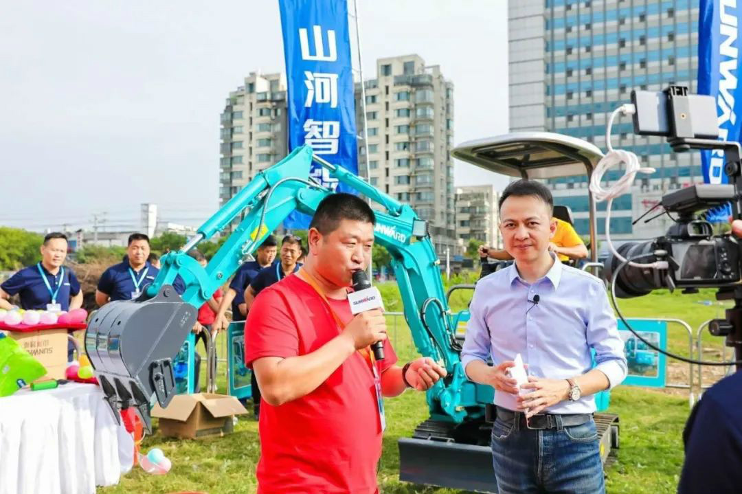 2020全球微挖大会 完美智能精品微挖赢得满堂彩
