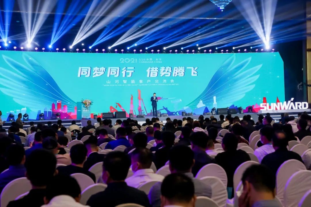 “爆品”出击！完美智能客户交流会签约超8亿元
