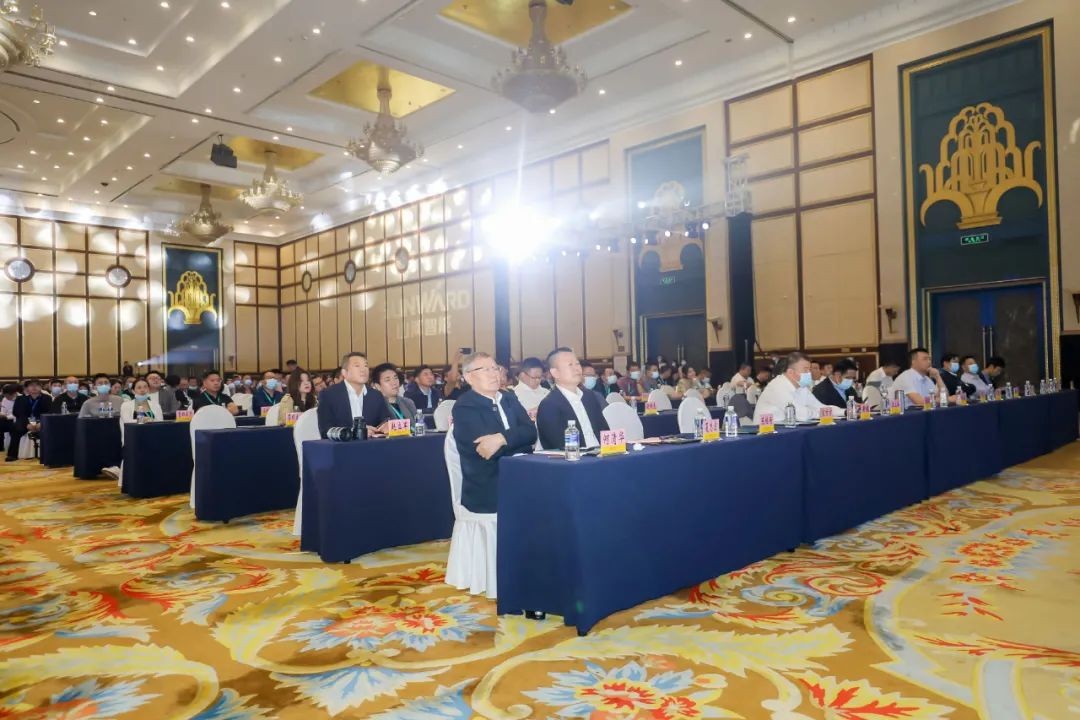 “爆品”出击！完美智能客户交流会签约超8亿元