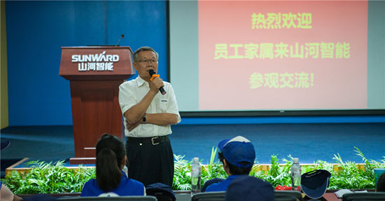 这个夏天，亲子玩转完美智能“三栖”装备