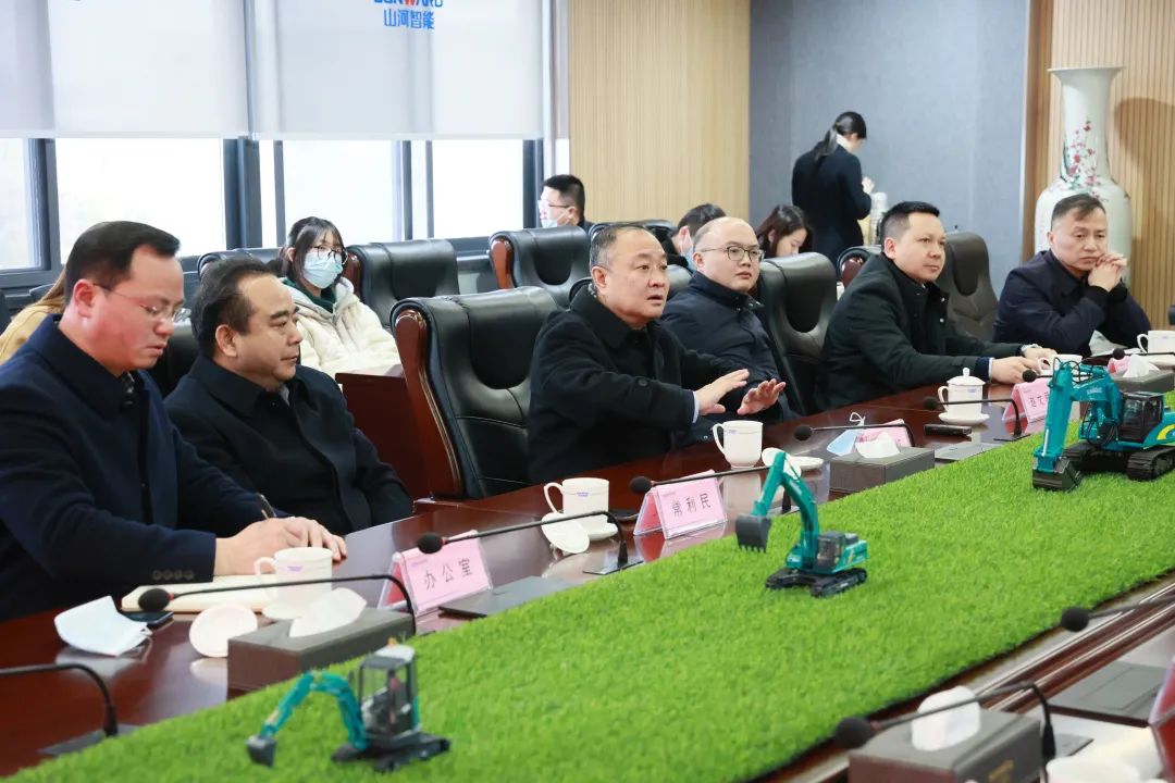 张庆红调研完美智能