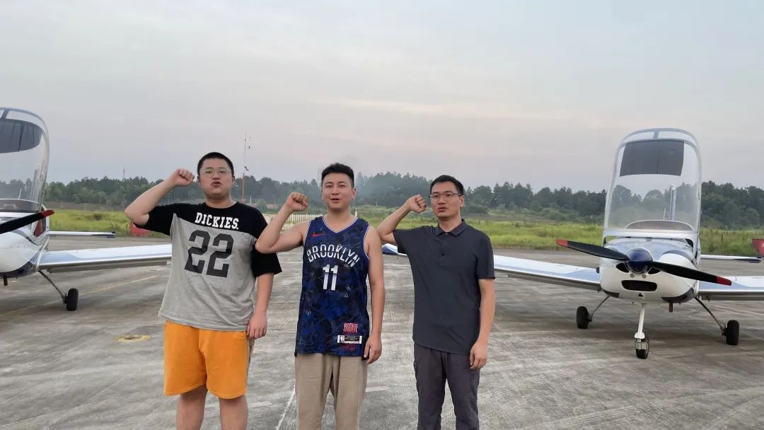 冲上云霄！湖南完美通航学员成功单飞