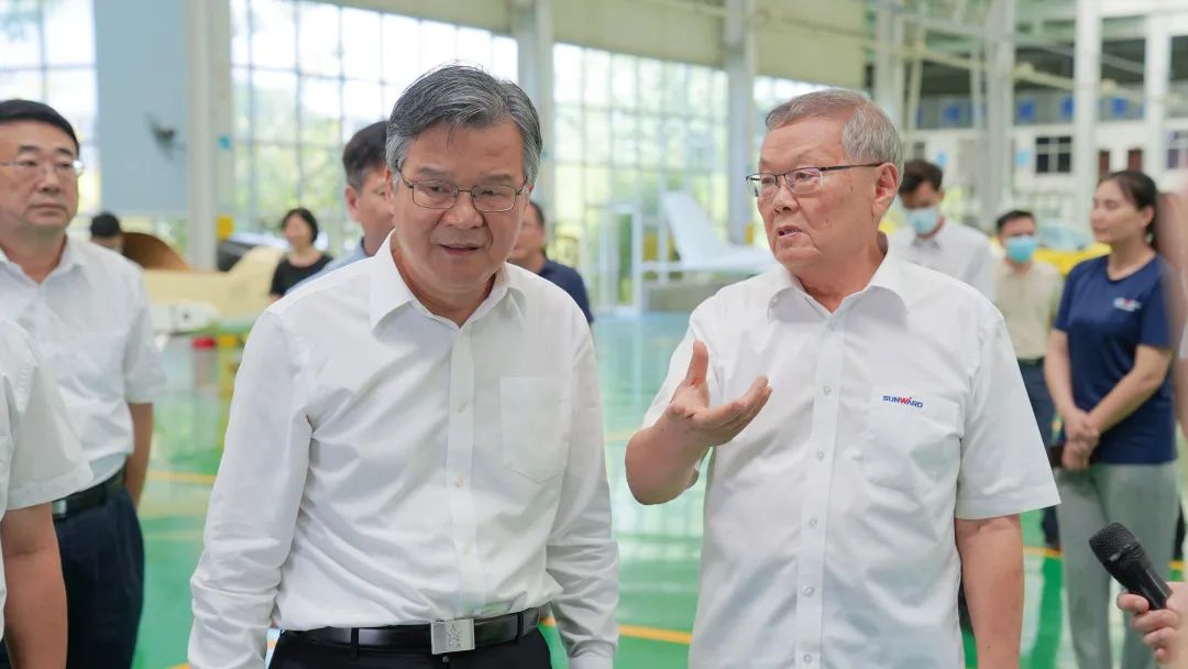 湖南省委常委、常务副省长李殿勋一行考察调研完美科技