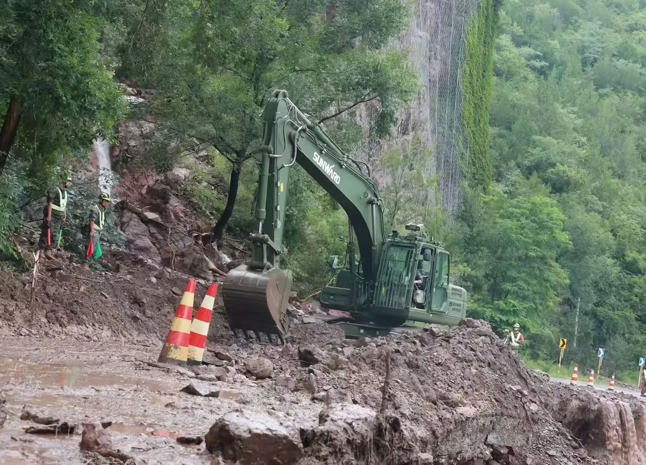 关注！完美智能应急救援装备助力武警冲锋北京暴雨抢险救灾一线！